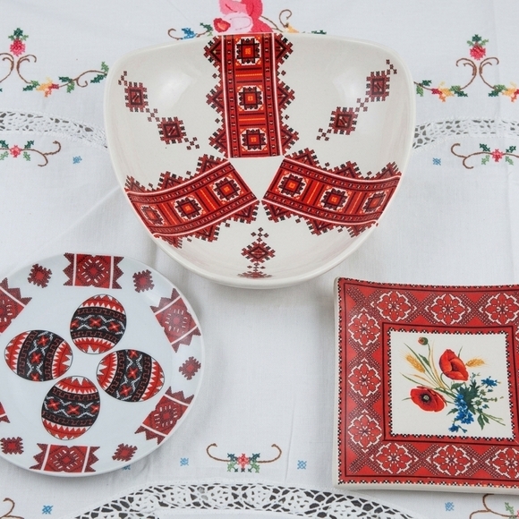 Ukrainian Other - 🇺🇦Decorative🇺🇦 UKRAINIAN Red and White Ceramic Bowl, Plate & Tray Set